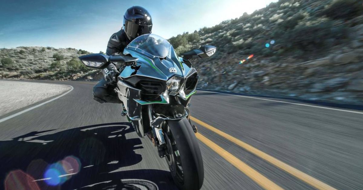 Kawasaki Ninja H2 – Supercharged Precision in a Mirror-Finished Missile